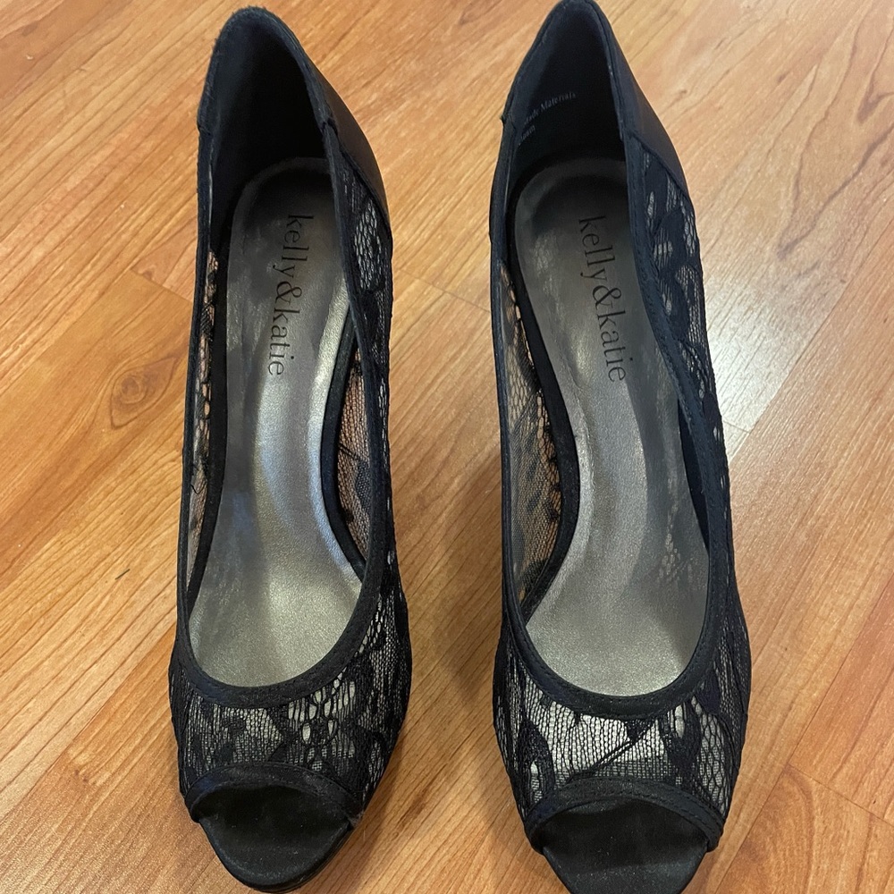Dress pumps